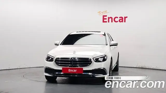 Mercedes-Benz E-Class 2021 — Фото 3/20