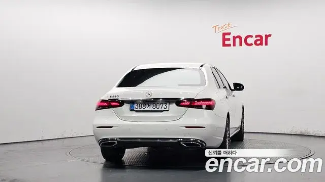 Mercedes-Benz E-Class 2021 — Фото 4/20