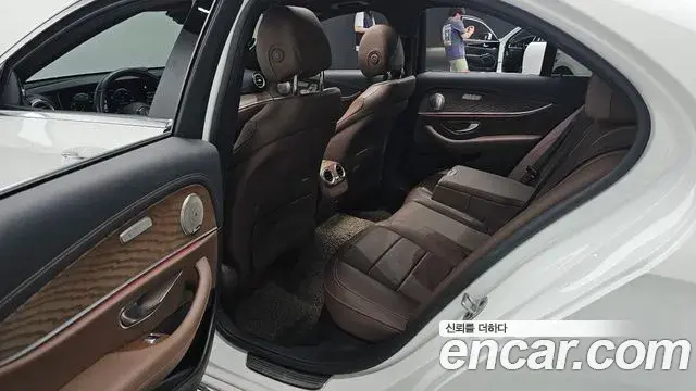 Mercedes-Benz E-Class 2021 — Фото 12/20