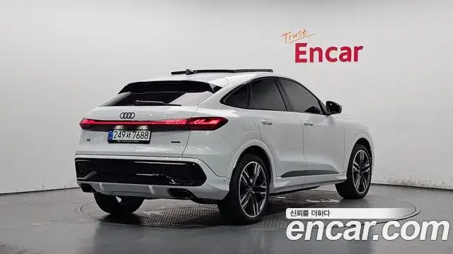 Audi Q5 2025 — Şəkil 21/36