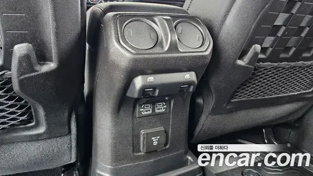 Jeep Wrangler 2021 — Şəkil 25/29
