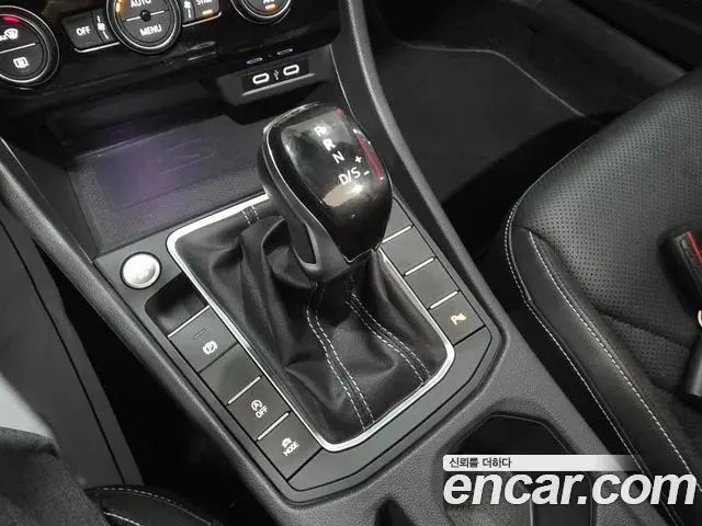 Volkswagen Jetta 2022 — ფოტო 1/19