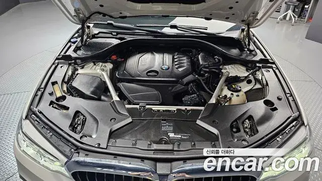 BMW 5 Series 2018 — Photo 17/20