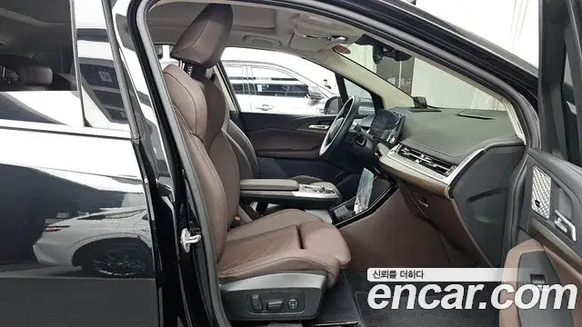 BMW 2 Series Active Tourer 2025 — Фото 10/20