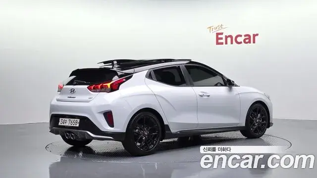 Hyundai Veloster 2018 — Photo 17/31