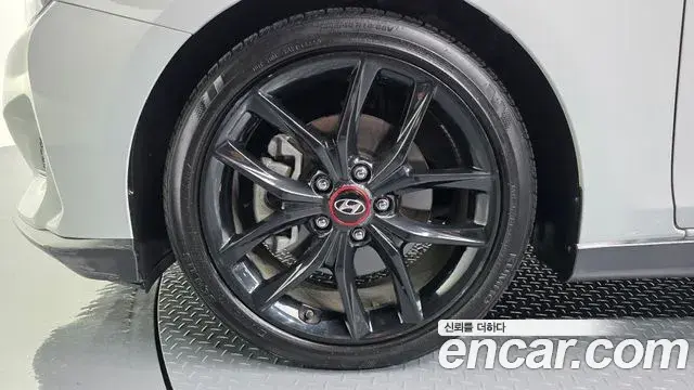 Hyundai Veloster 2018 — Photo 21/31