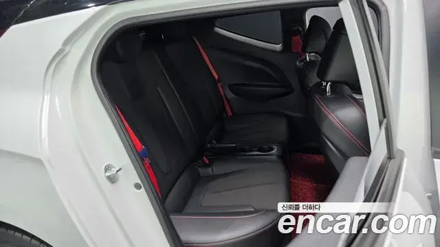 Hyundai Veloster 2018 — Photo 22/31