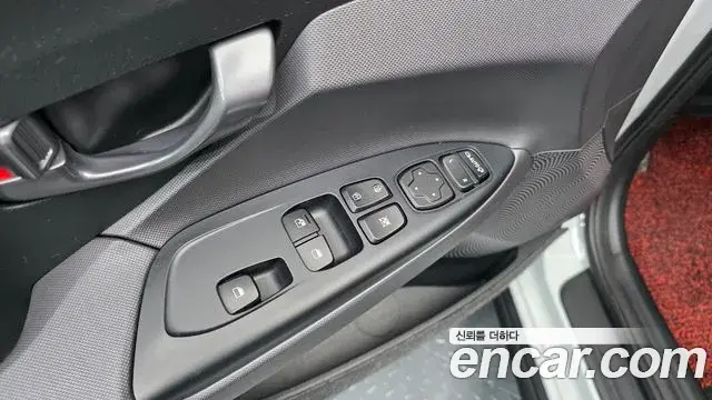 Hyundai Veloster 2018 — Photo 9/31