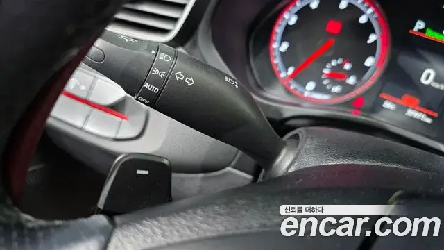 Hyundai Veloster 2018 — Photo 6/31