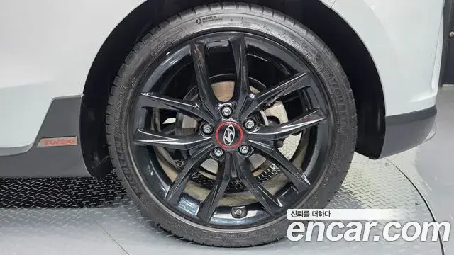 Hyundai Veloster 2018 — Photo 15/31