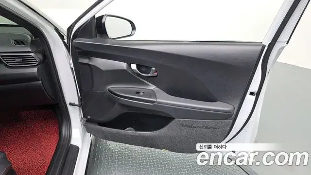 Hyundai Veloster 2018 — Photo 31/31