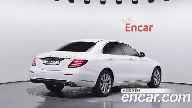 Mercedes-Benz E-Class 2019 — Фото 2/20