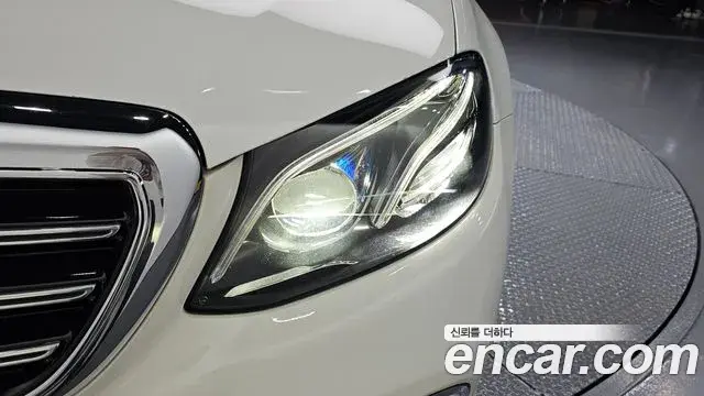 Mercedes-Benz E-Class 2019 — Photo 14/30