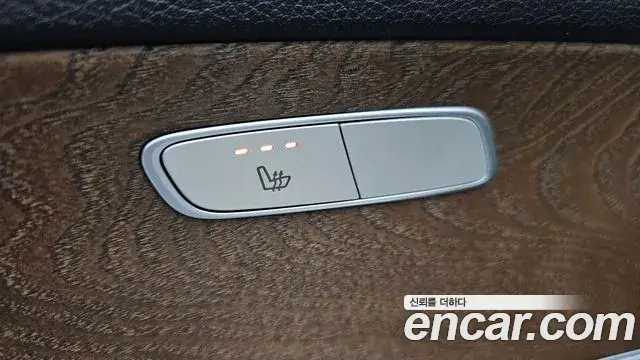 Mercedes-Benz E-Class 2019 — Photo 16/30