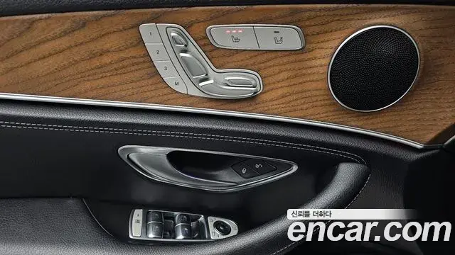 Mercedes-Benz E-Class 2019 — Photo 4/30