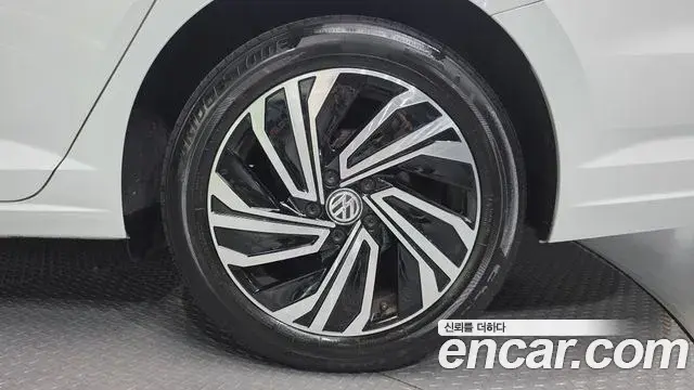 Volkswagen Jetta 2021 — ფოტო 19/31