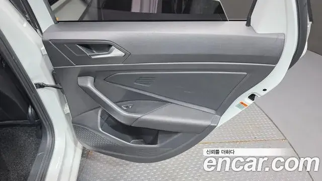 Volkswagen Jetta 2021 — ფოტო 26/31