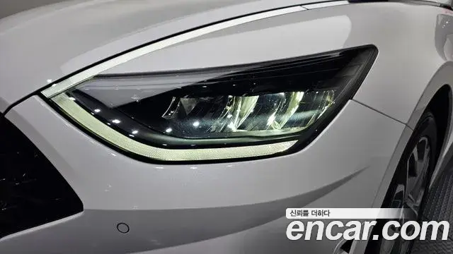 Hyundai Sonata Hybrid 2022 — Photo 15/30