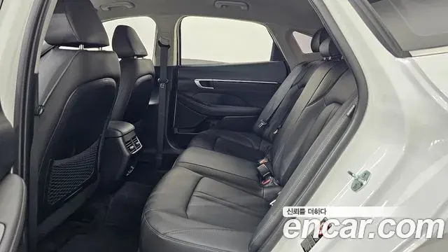 Hyundai Sonata Hybrid 2022 — Photo 25/30