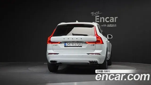 Volvo XC60 2020 — Photo 8/20