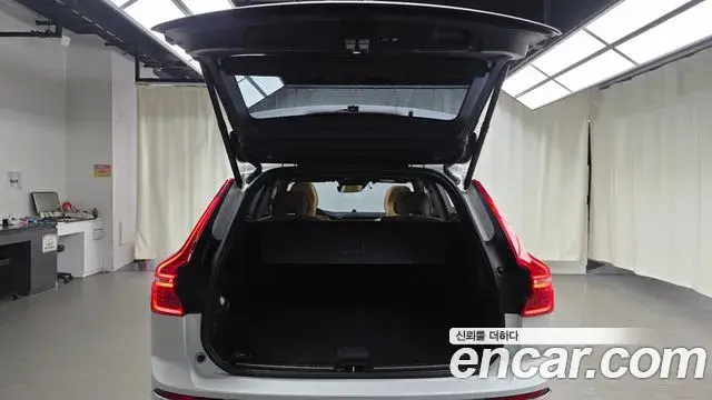 Volvo XC60 2020 — Photo 7/20