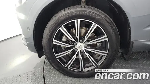 Volvo XC60 2021 — Şəkil 34/35