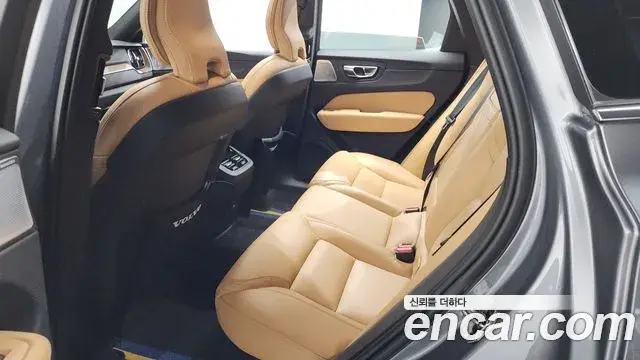 Volvo XC60 2021 — Şəkil 9/35