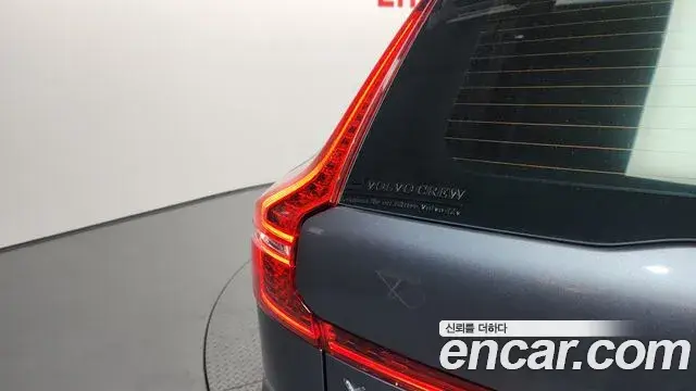 Volvo XC60 2021 — Şəkil 15/35