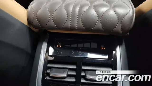 Volvo XC60 2021 — Şəkil 12/35