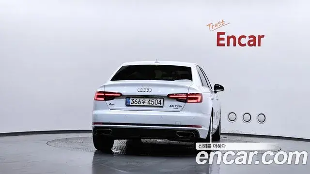 Audi A4 2019 — ფოტო 17/33
