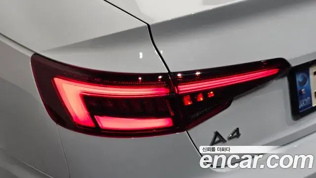 Audi A4 2019 — ფოტო 16/33