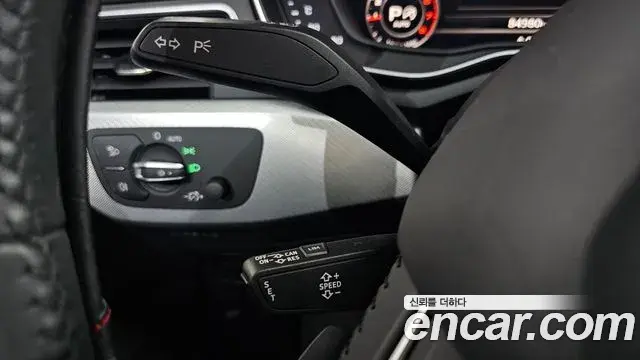 Audi A4 2019 — ფოტო 11/33