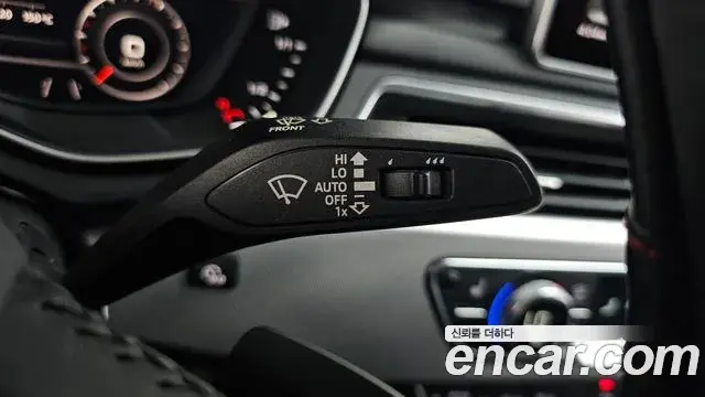 Audi A4 2019 — ფოტო 28/33