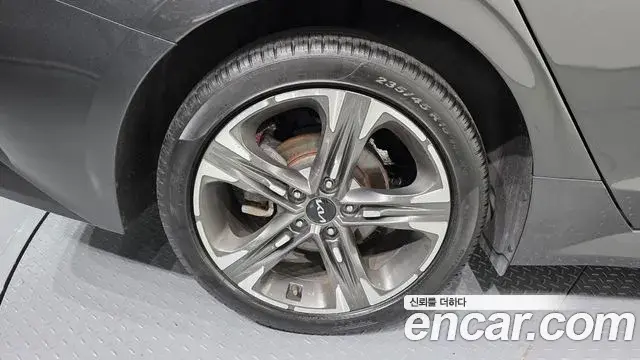Kia K5 2022 — ფოტო 11/32