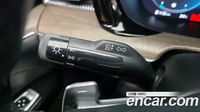 Kia K5 2022 — ფოტო 29/32