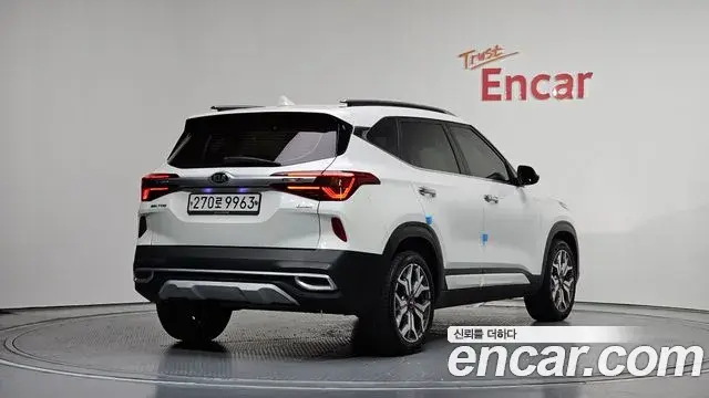Kia Seltos 2020 — ფოტო 18/20