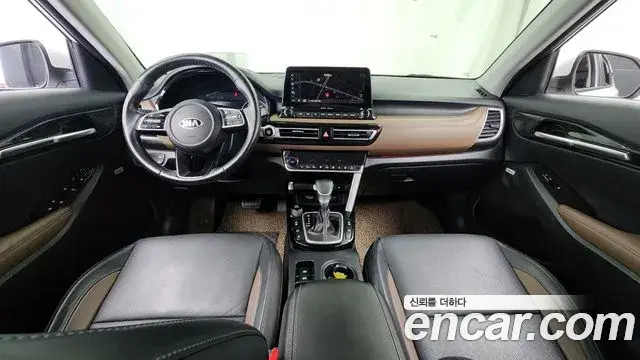 Kia Seltos 2020 — ფოტო 15/20