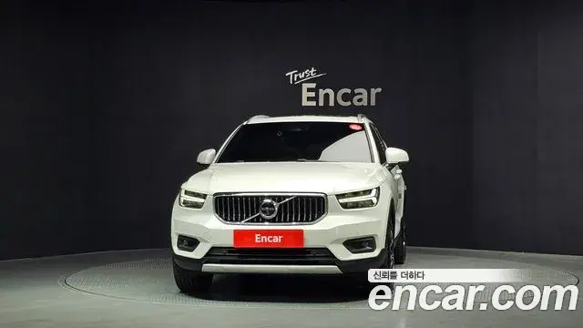 Volvo XC40 2020 — Photo 8/33