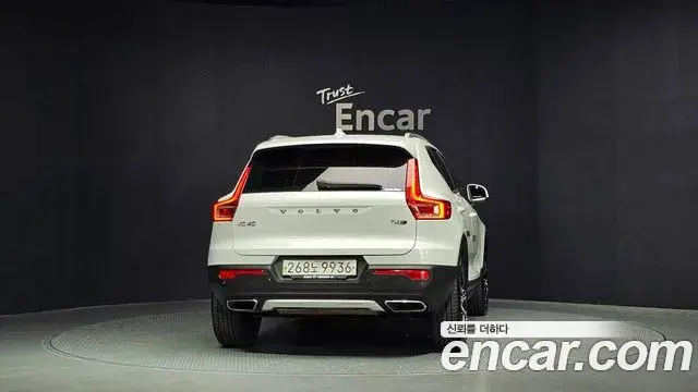 Volvo XC40 2020 — Photo 23/33