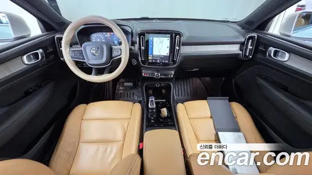 Volvo XC40 2020 — Photo 6/33