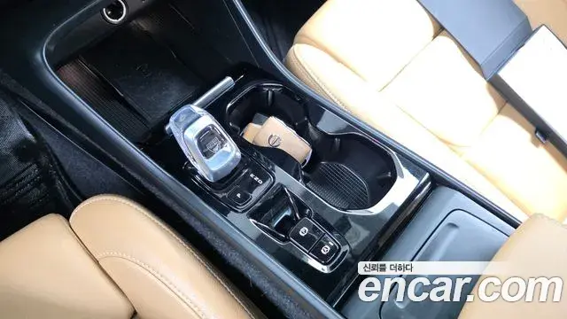 Volvo XC40 2020 — Photo 19/33