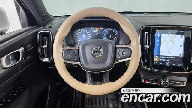 Volvo XC40 2020 — Photo 26/33