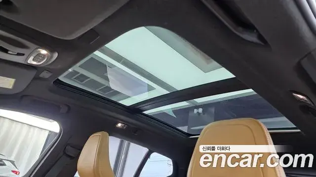 Volvo XC40 2020 — Photo 16/33