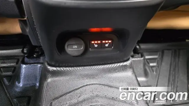 Volvo XC40 2020 — Photo 7/33
