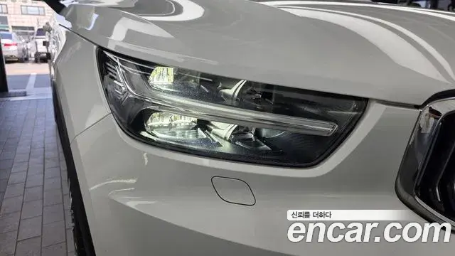 Volvo XC40 2020 — Photo 30/33