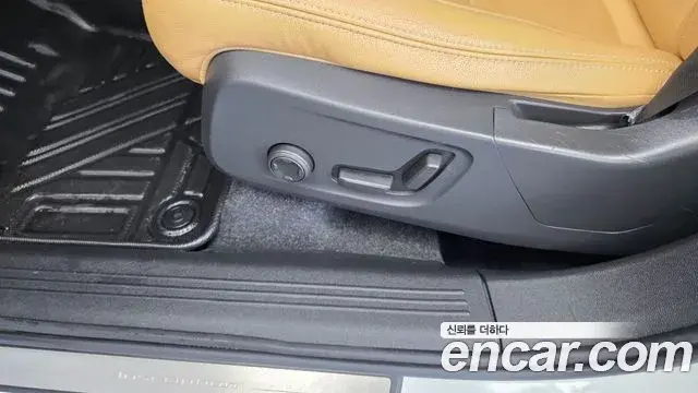 Volvo XC40 2020 — Photo 20/33