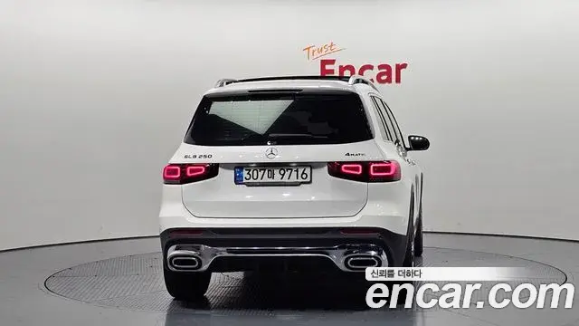 Mercedes-Benz GLB-Class 2021 — Фото 4/20