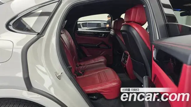 Porsche Cayenne 2022 — Şəkil 17/31