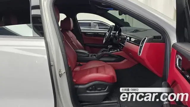 Porsche Cayenne 2022 — Şəkil 22/31