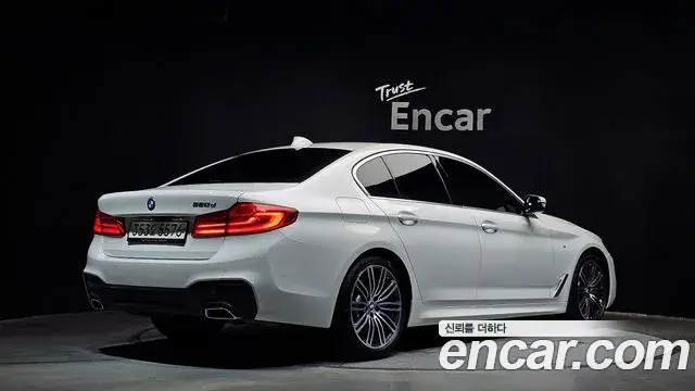 BMW 5 Series 2020 — Photo 16/31
